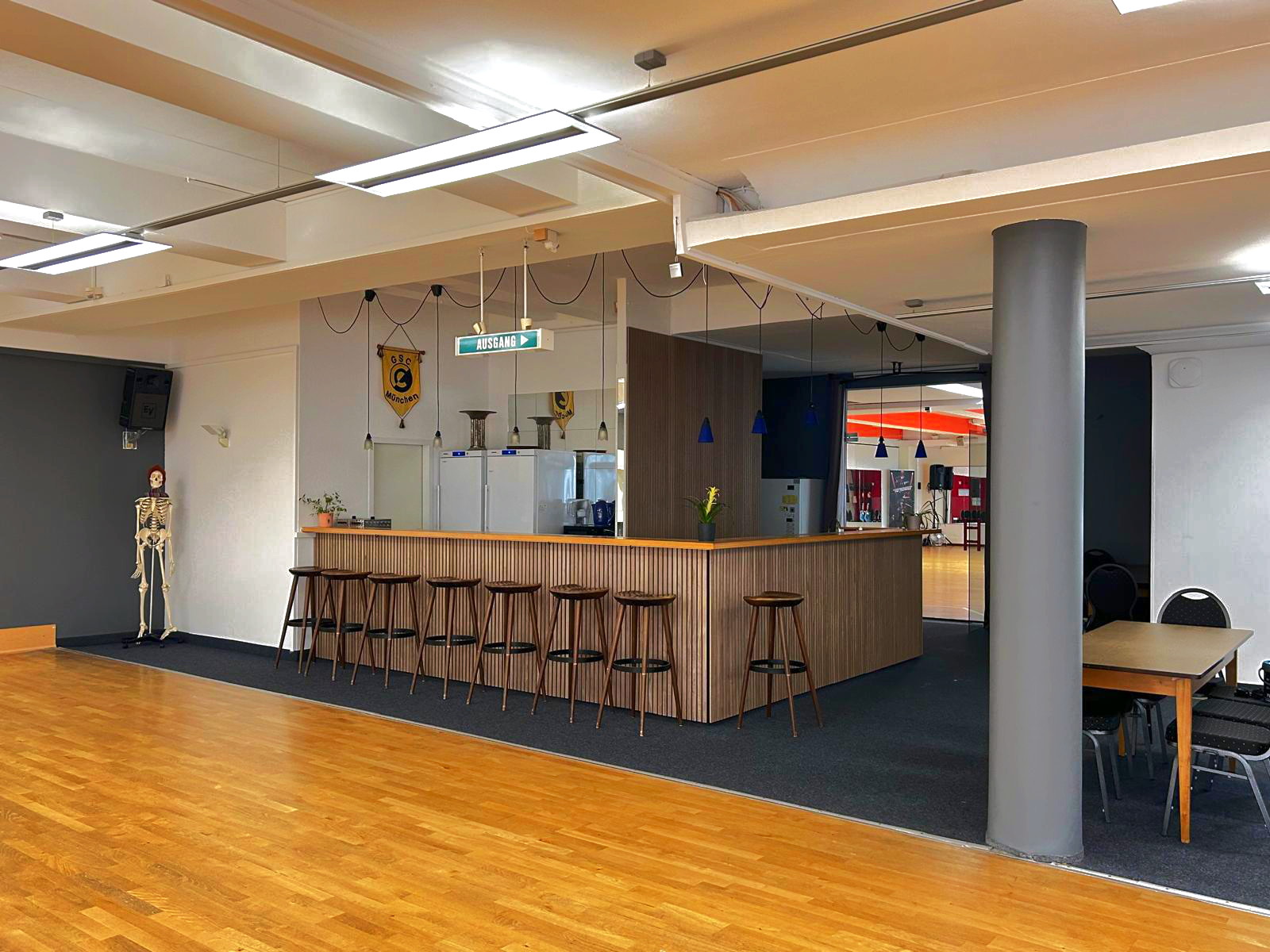 Saal 1 mit Bar